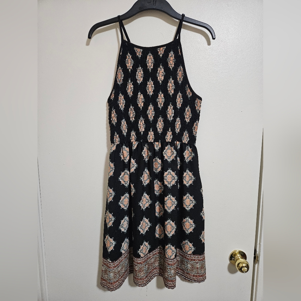 Elegant Black and Cream Patterned Dress